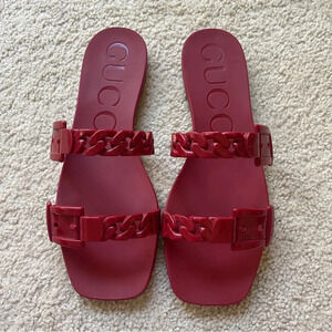 GUCCI Women's Hibiscus Red Rubber Chain Detailed Slide Sandals